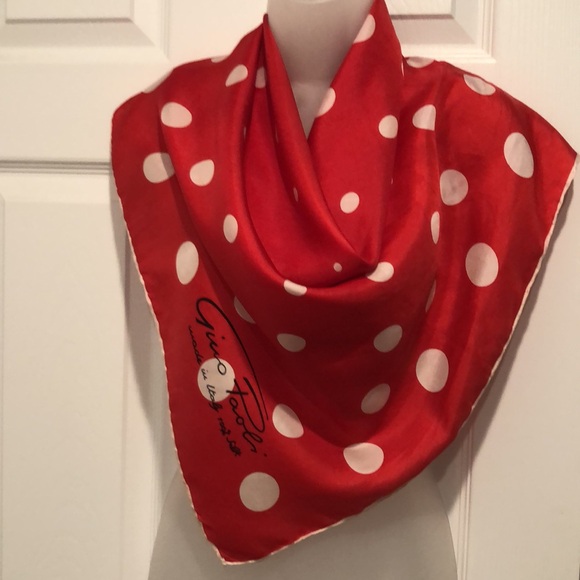Timeless Polkadot GINO PAOLI 100% silk scarf, Italy, signed designer scarf  60’s - Picture 3 of 17